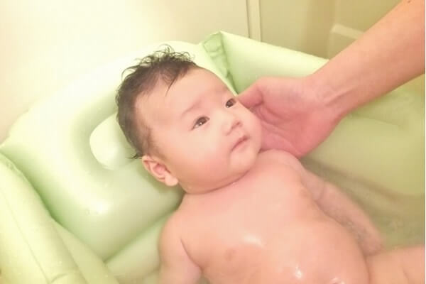 赤ちゃんの沐浴 お風呂の進め方 ルカコ 育児をおしゃれにスマートに