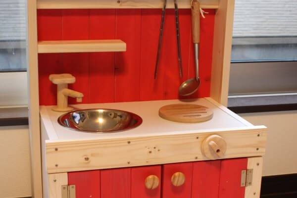 Diy 木製ままごとキッチン 扉付き編 の作り方 カラーbox セリア活用 ルカコ 育児をおしゃれにスマートに