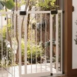 窓や網戸を開け閉めできる安全防止対策赤ちゃんのサッシゲート