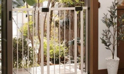 窓や網戸を開け閉めできる安全防止対策赤ちゃんのサッシゲート