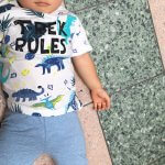 イヤイヤ期で地面に寝転がる