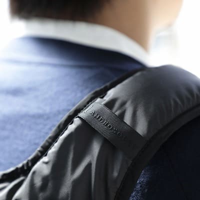 アンドロソフィー(ANDROSOPHY)土屋鞄出身の職人とパパが創った日本製のシンプルでおしゃれな抱っこ紐！使わない時はおしゃれなリュックやバックパック風に背負える、パパのスーツや普段着カジュアルコーデにあうパパかっこいい、子どもや妻、ママにモテる男の抱っこ紐ベビーキャリア。