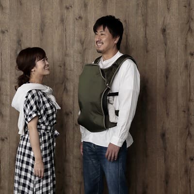 アンドロソフィー(ANDROSOPHY)土屋鞄出身の職人とパパが創った日本製のシンプルでおしゃれな抱っこ紐！使わない時はおしゃれなリュックやバックパック風に背負える、パパのスーツや普段着カジュアルコーデにあうパパかっこいい、子どもや妻、ママにモテる男の抱っこ紐ベビーキャリア。
