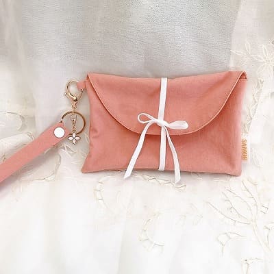 サモエ(SAMOE)離乳食エプロン用携帯ポーチ(クラッチポーチ)ストラップチャーム付き