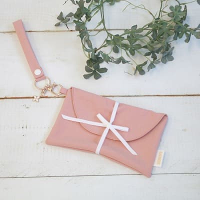 サモエ(SAMOE)離乳食エプロン用携帯ポーチ(クラッチポーチ)ストラップチャーム付き