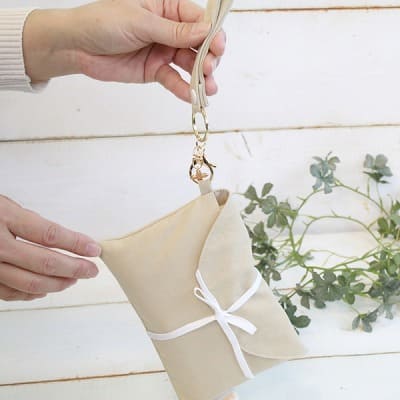 サモエ(SAMOE)離乳食エプロン用携帯ポーチ(クラッチポーチ)ストラップチャーム付き