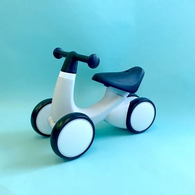 1歳2歳のファーストバイクbabrin(バブリン)子供用4輪乗用玩具。おしゃれでかわいい誕生日プレゼントとしておすすめ！サドルの高さ調節可、室内屋外で使える組み立て不要はじめての乗り物