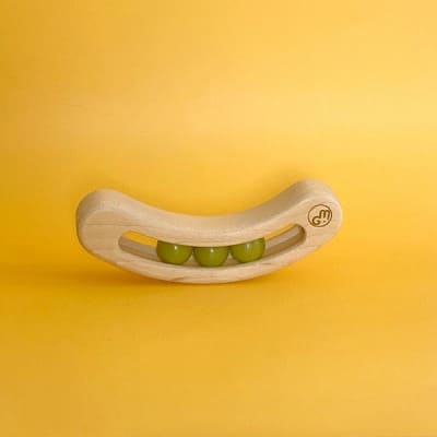 FAVA(ファーヴァ)お豆の赤ちゃんガラガララトル【マストロジェペット】木製知育玩具 日本製 グリーン
