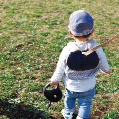 【ハーネス付きリュック】ダディッコ赤ちゃん・子供の迷子防止リュック 1歳誕生日一升餅のお祝いから4歳頃まで木製イニシャルチャームプレゼント 店舗試着可