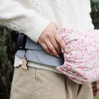 抱っこひも木製イニシャルチャーム 自分用の目印になる簡単取り付け