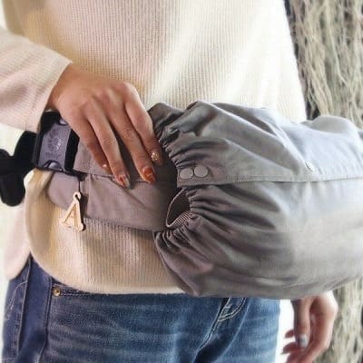 抱っこひも木製イニシャルチャーム 自分用の目印になる簡単取り付け