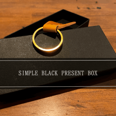 シューホーン靴べら携帯キーホルダー 栃木レザー(牛革 ヌメ革)のかっこいい真鍮製キーリング ブランド刻印 プレゼント用高級感のあるブラックBOX付き