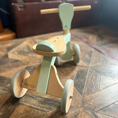 【三輪車】1歳2歳のおしゃれでシンプルな木製の室内屋外の乗り物おもちゃ(安定の四輪)誕生日プレゼントにおすすめ！ホップル