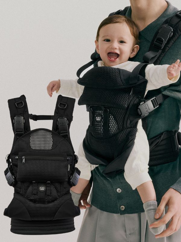 エアバギーの抱っこ紐テンポ(AIRBUGGY TEMPO)ジェットブラックは新生児からメッシュで使える抱っこひも。新生児からメッシュでおしゃれに使えて、マグネットで簡単装着、セーフティーロックで安心！試着比較して購入できる店舗(東京下北沢・大阪)ルカコストアなら実際に試着比較して購入できます。