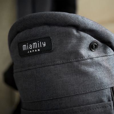 ミアミリー(MiaMily)コアキャリア(CORE CARRIER) 【チャコールブラック】新生児から20kgまで超フィットで肩腰超ラク！フィットするヒップシートキャリア/MiaMilly JAPAN正規品